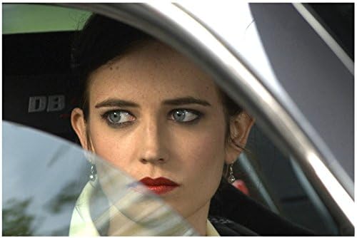 Eva Green pri pohľade cez okno auta s ostrými očami 8 x 10 palcov fotografie